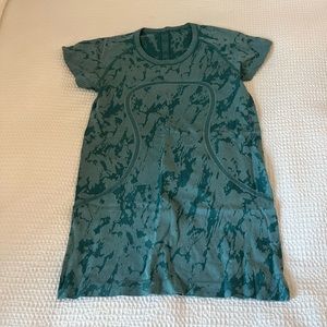 Lululemon tech T size 6
